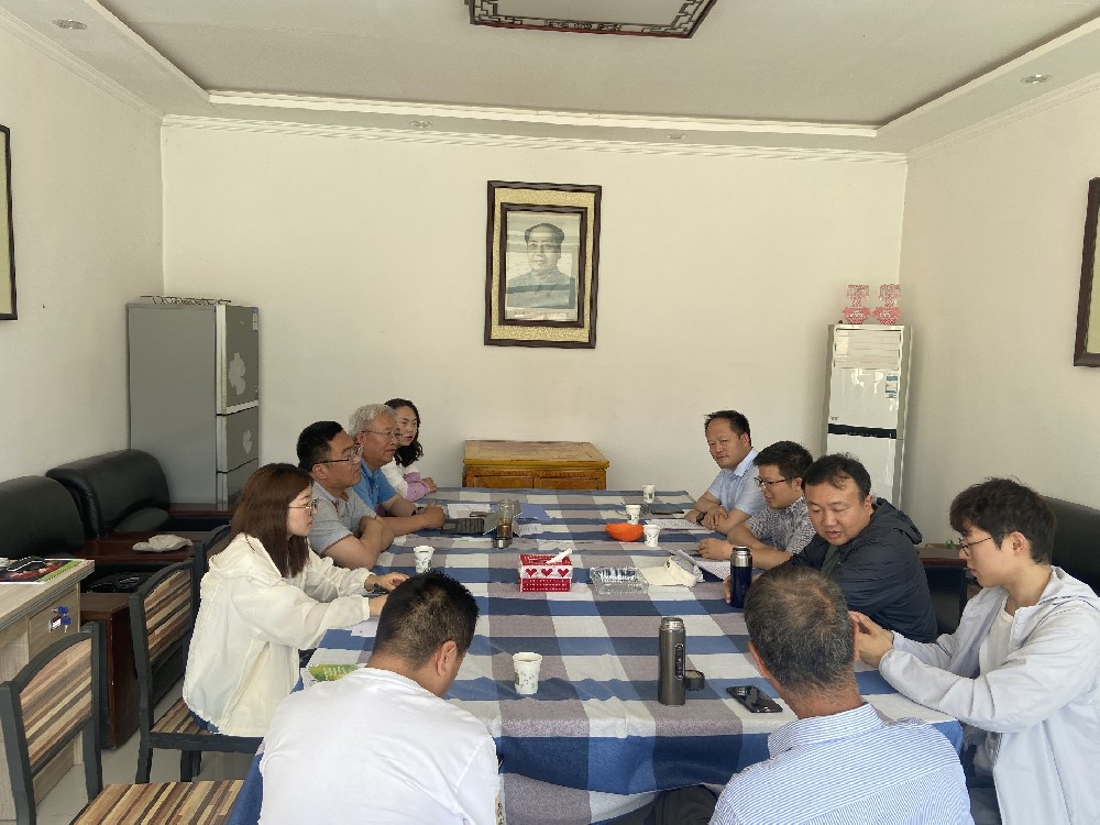 兰州大学草地农业科技学院专家到三岔饲草牧草制种试验站（东升国际兰州）调研